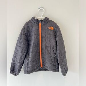 The NorthFace thermoball quilted jacket 
Size 6